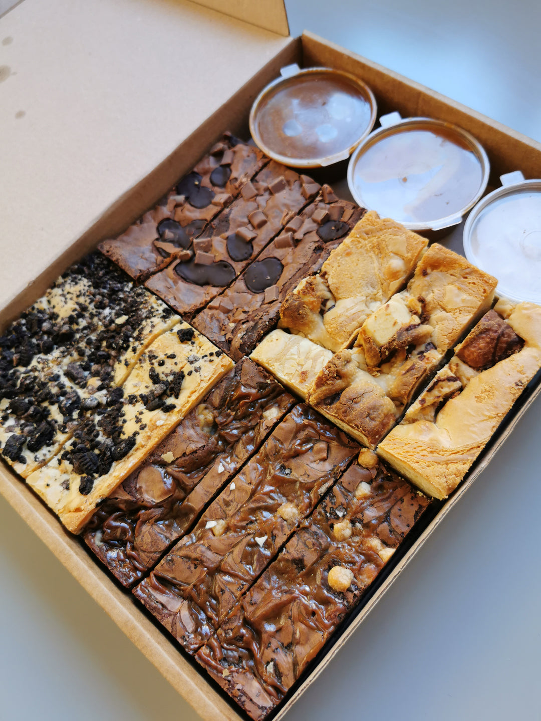 💕 Valentine's Brownie & Blondie dipping box Rabbit Hole Cakes